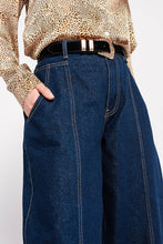 Load image into Gallery viewer, High Rise Balloon Jeans